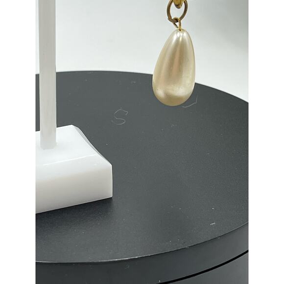 Large Faux Teardrop Pearl Gold Tone Flower Dangle Earrings - Picture 7 of 8